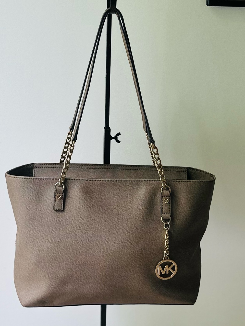 Michael Kors Jet Set Saffiano Leather Tote Bag